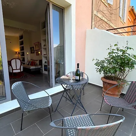 Iza Toulon