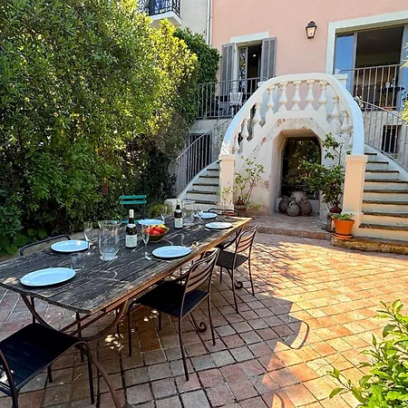 Iza Villa Toulon