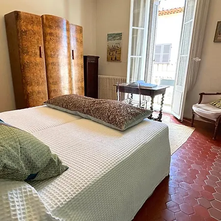 Iza Villa
